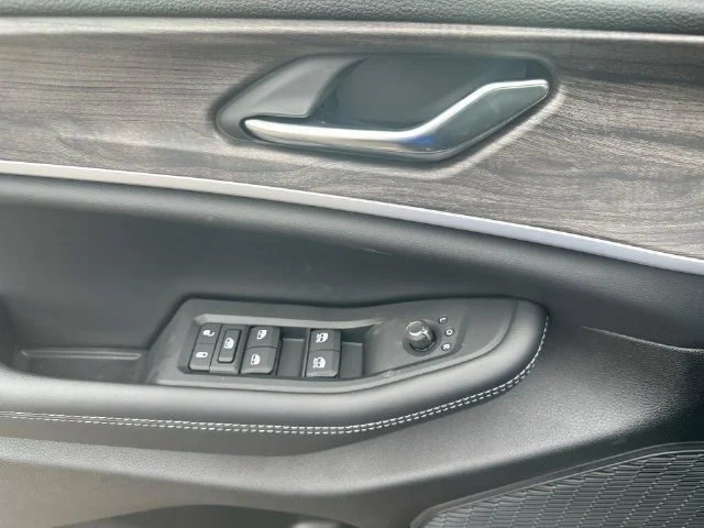 New 2026 Baltic Gray Metallic Clear-Coat Exterior Paint Jeep Laredo Altitude image 16