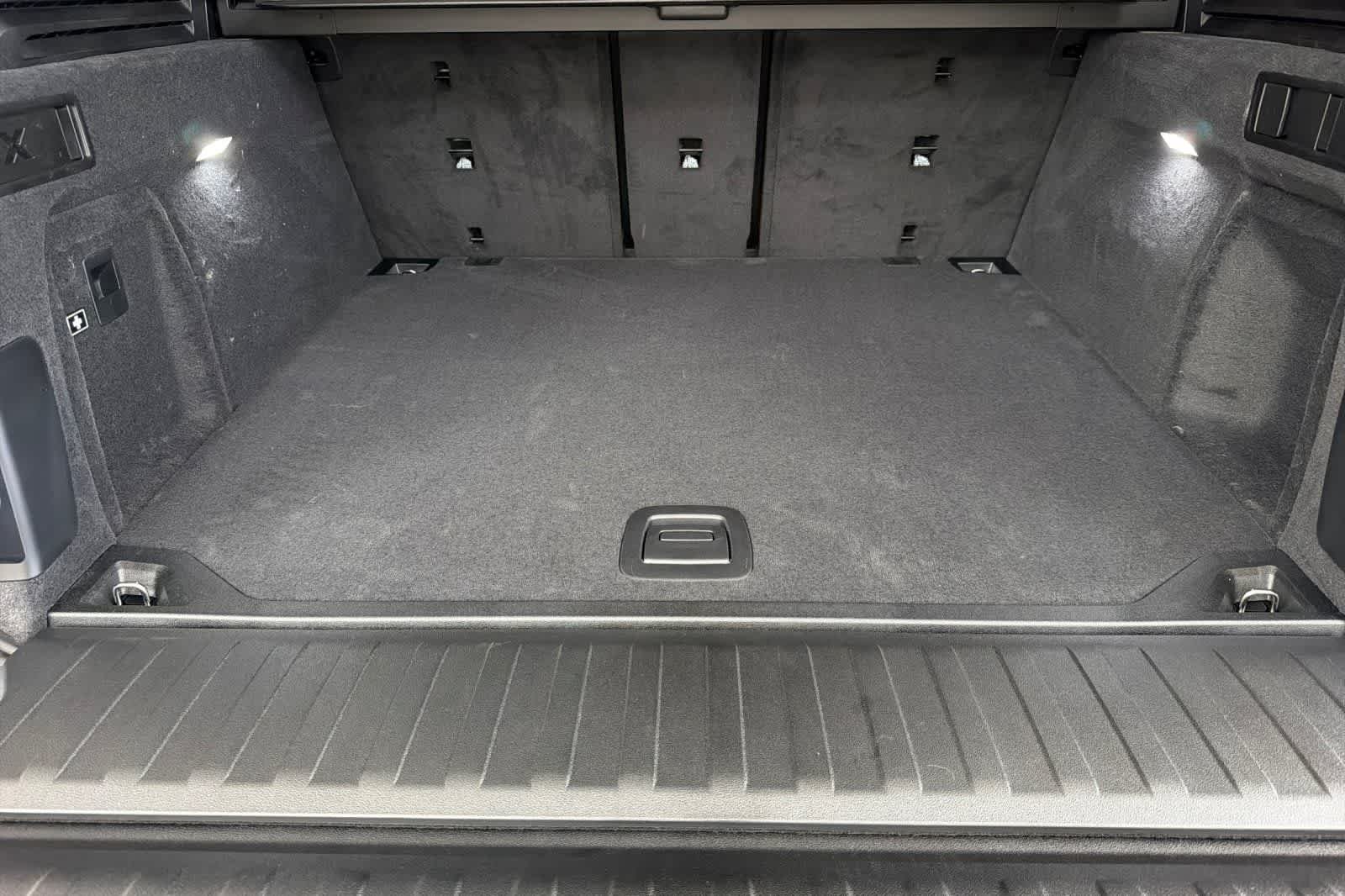 New 2026 Skyscraper Grey Metallic BMW xDrive40i image 15