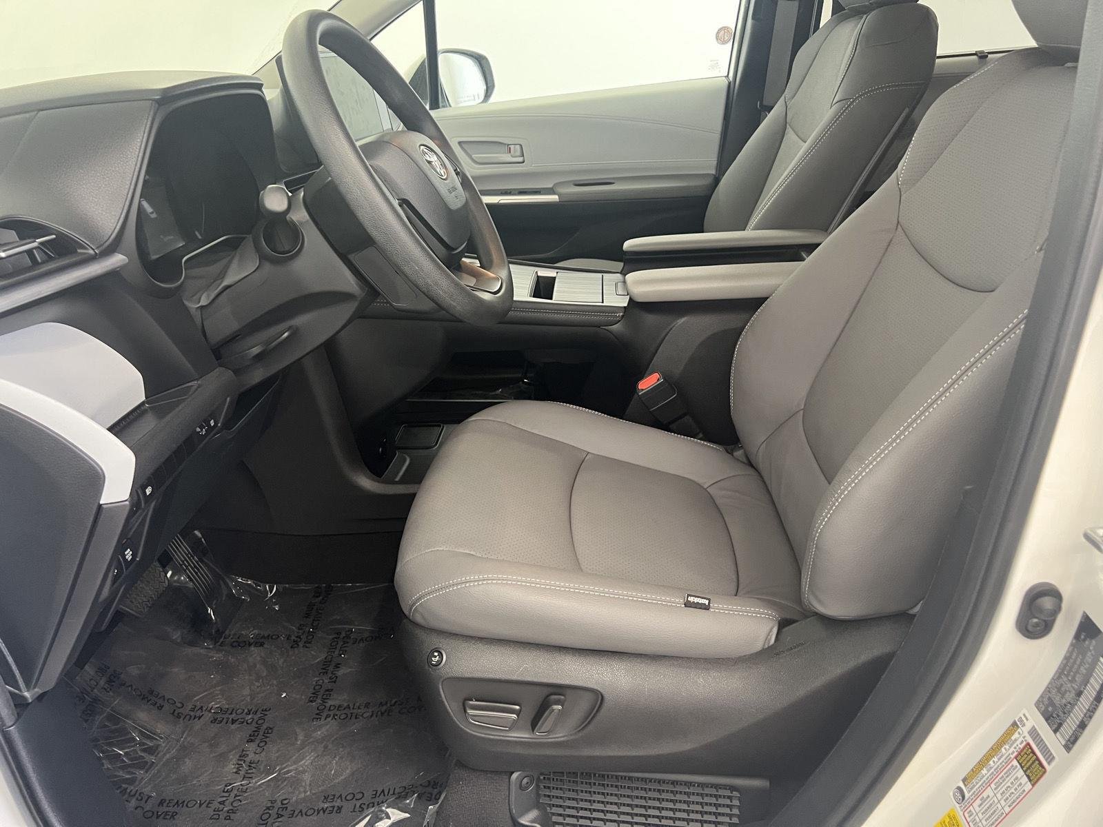 Used 2025 Ice Cap Toyota LE image 12