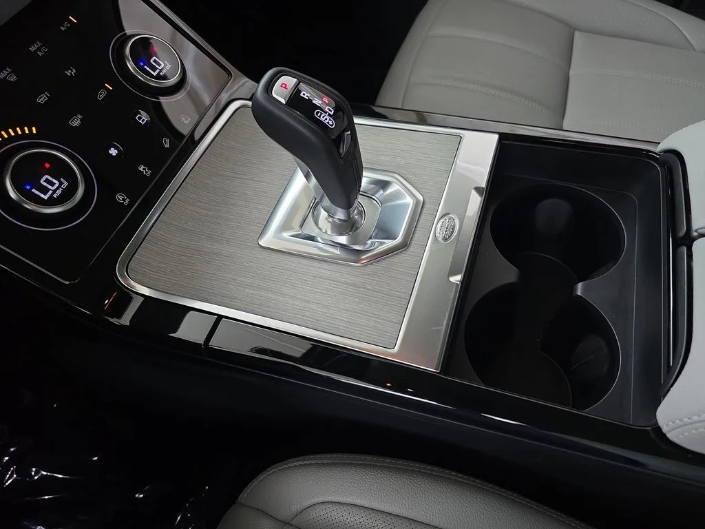 Used 2023 Nolita Gray Metallic Land Rover SE image 26