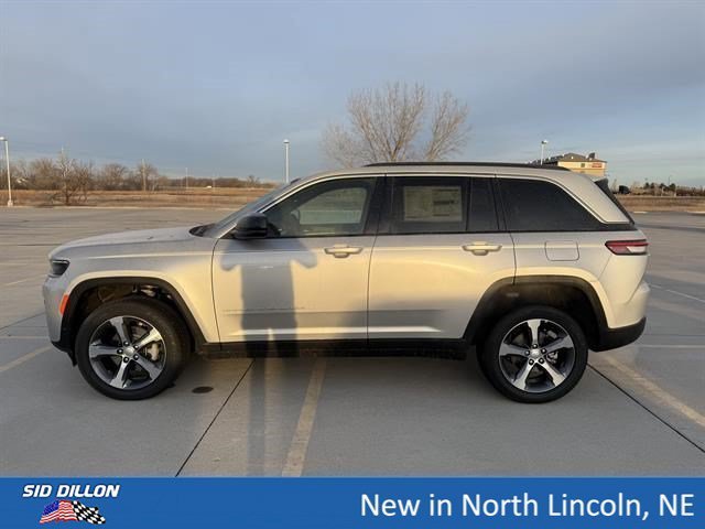 New 2026 Silver Zynith Exterior Paint Jeep Limited 4x4 image 2