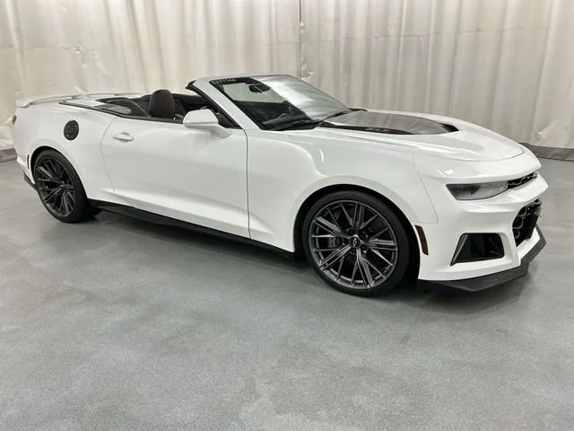 2022 Chevrolet Camaro ZL1 Convertible's photo