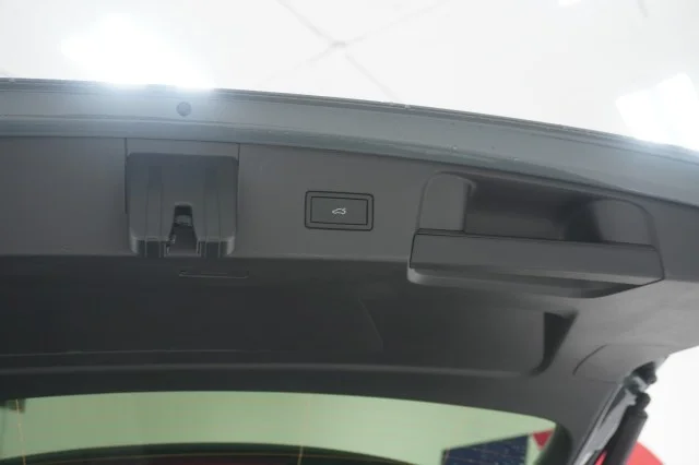 New 2026 Pure Gray Volkswagen 2.0T SE w/Technology image 9