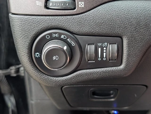 Used 2021 Black Jeep Trailhawk image 31