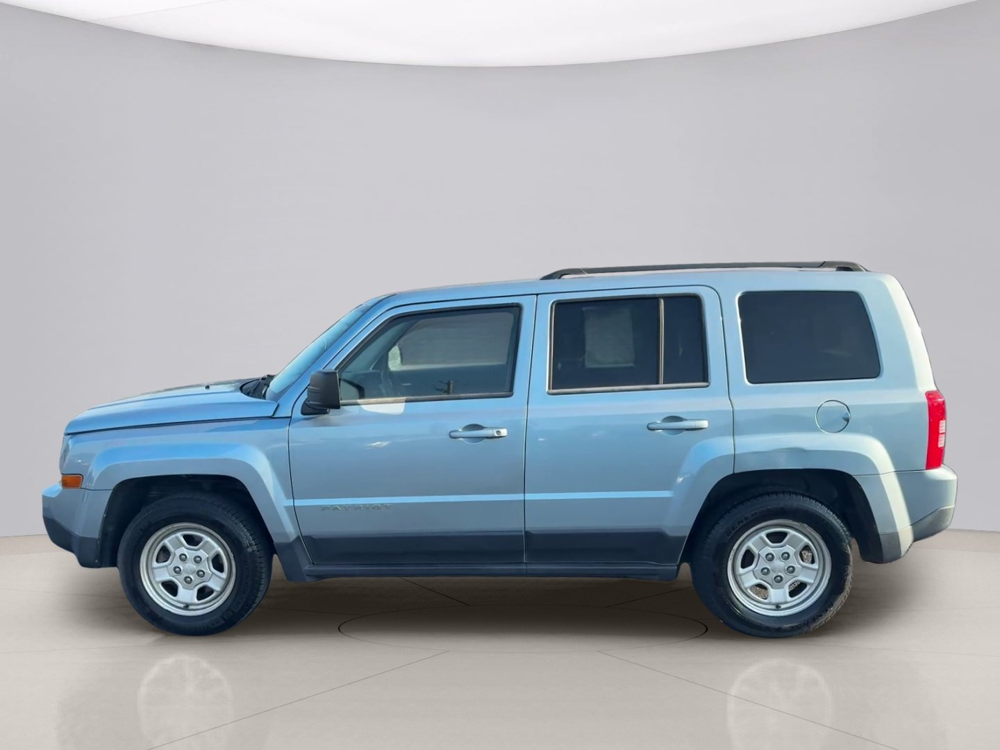 Used 2014 Blue Jeep SPORT image 2