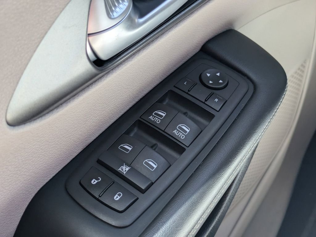 2024 Chrysler Pacifica Touring L - Photo 28