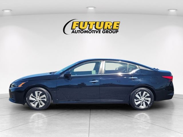 Used 2024 Black Nissan 2.5 S image 6