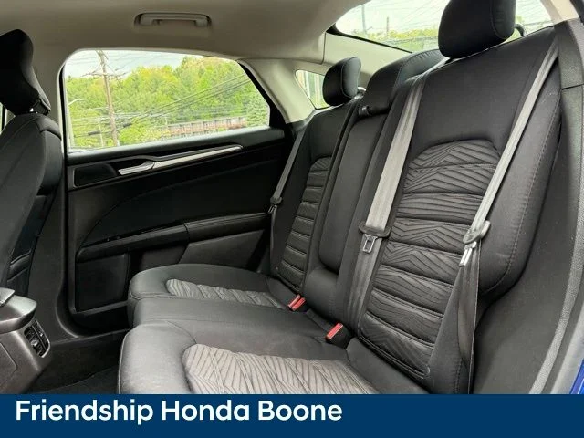 Used 2016 Blue Ford SE image 31