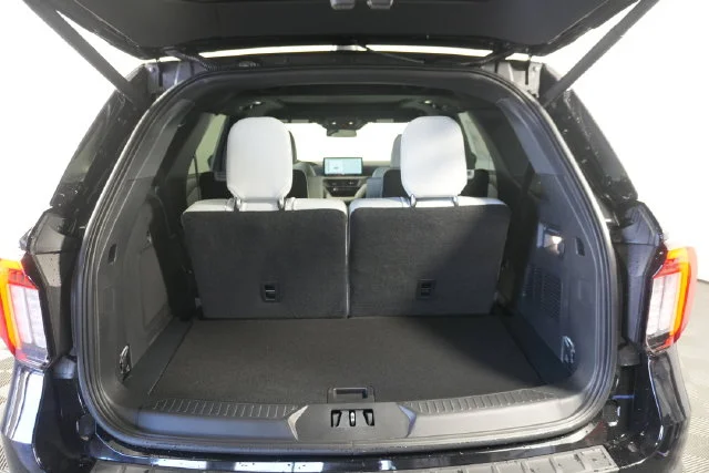 New 2027 Agate Black Metallic Ford Platinum™ image 28