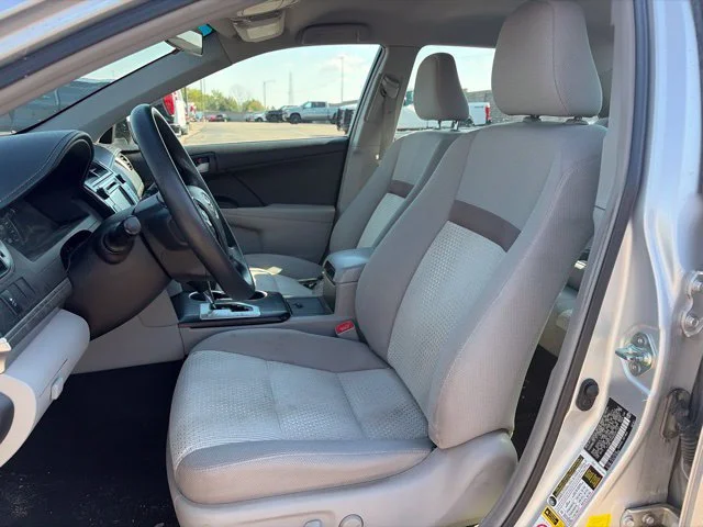 Used 2014  Toyota L image 10