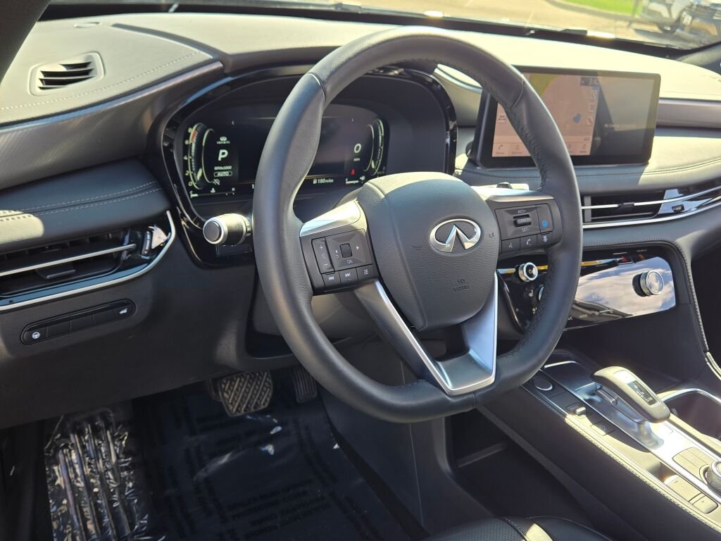 Used 2025 Gray INFINITI LUXE image 24