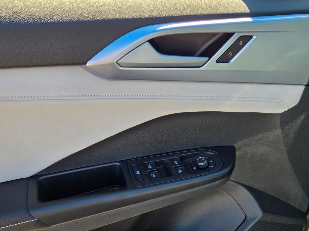 New 2026 Silver Volkswagen 1.5T SE image 10