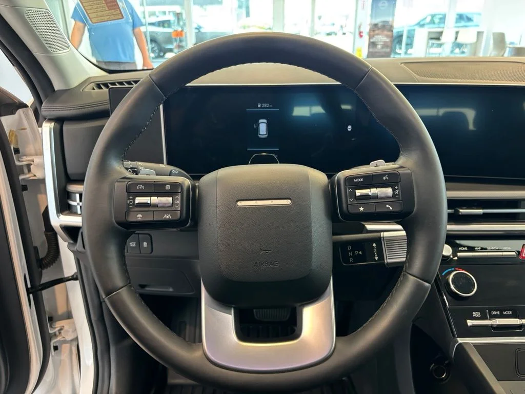 Used 2025 White Hyundai SEL image 16
