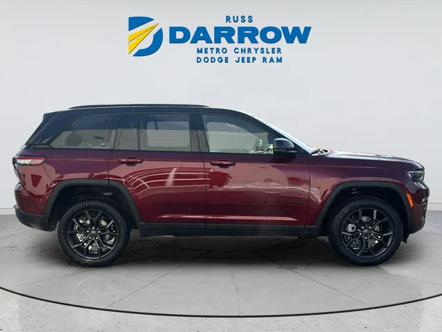 New 2025 Velvet Red Pearl-Coat Exterior Paint Jeep Limited image 6