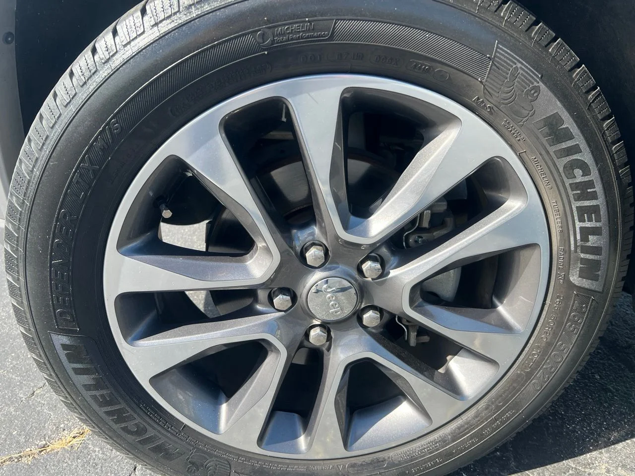 Used 2017 Silver Jeep Overland image 11