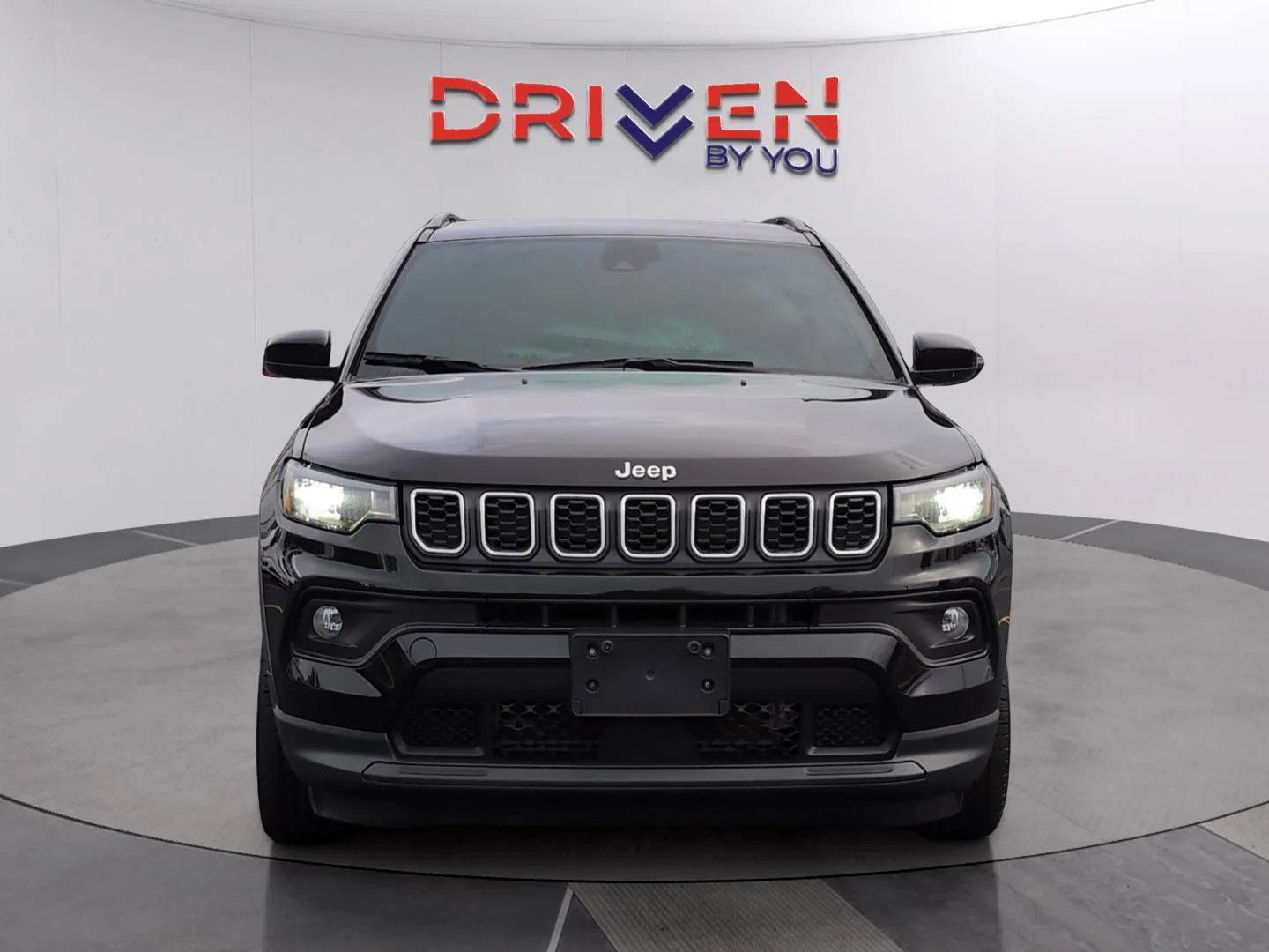 Used 2024 Diamond Black Crystal Pearlcoat Jeep Latitude image 8
