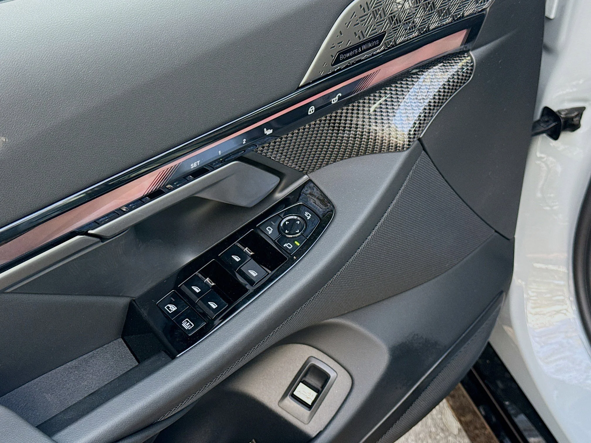 New 2026 Brooklyn Grey Metallic BMW 550e xDrive image 23