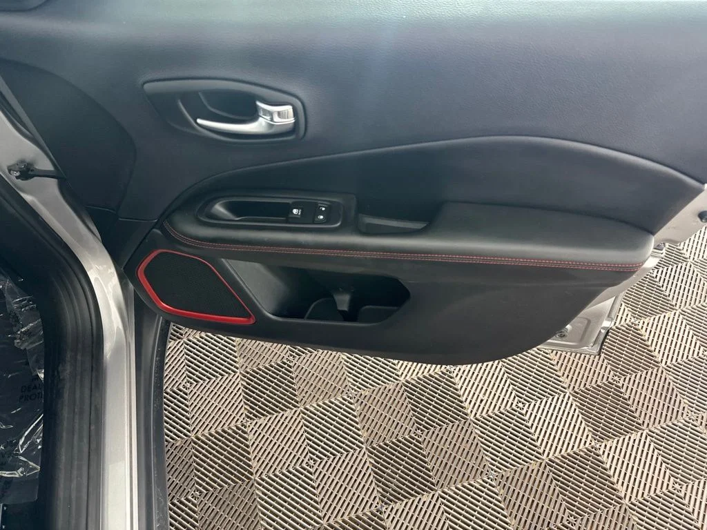 Used 2019 Silver Jeep Trailhawk image 21