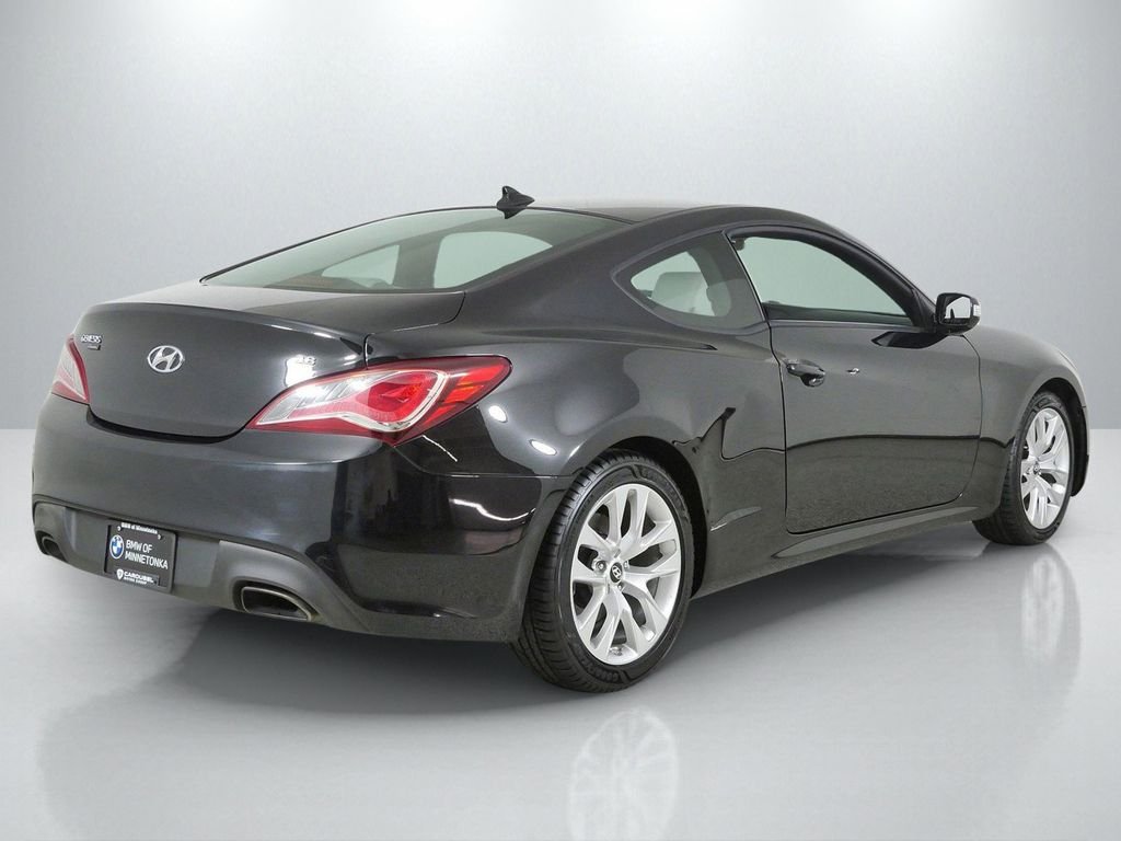 Used 2015 Black Hyundai 3.8 image 9