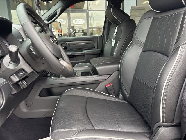 New 2026 Diamond Black Crystal Pearl-Coat Exterior Paint RAM Limited image 5
