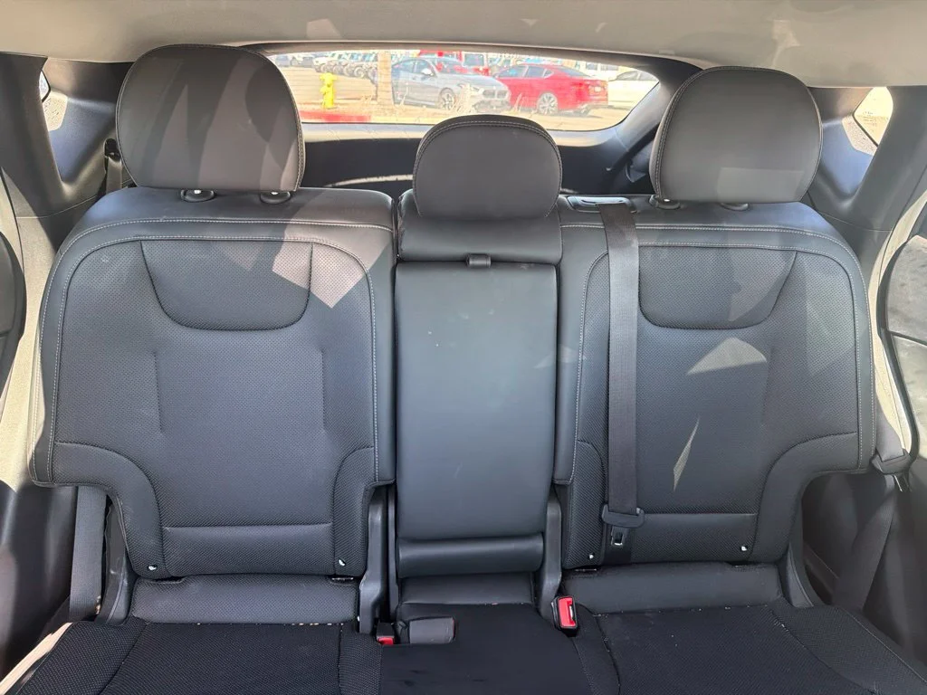 Used 2023 Blue Kia Wind image 15