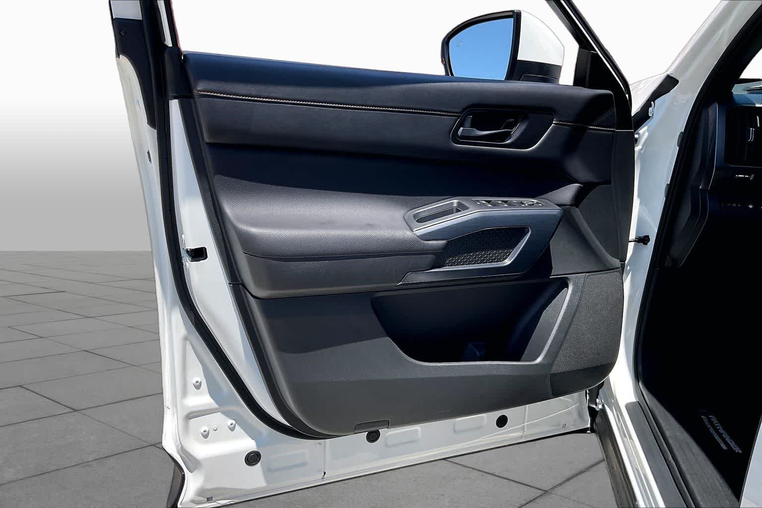 Used 2025 Glacier White Nissan Rock Creek image 21