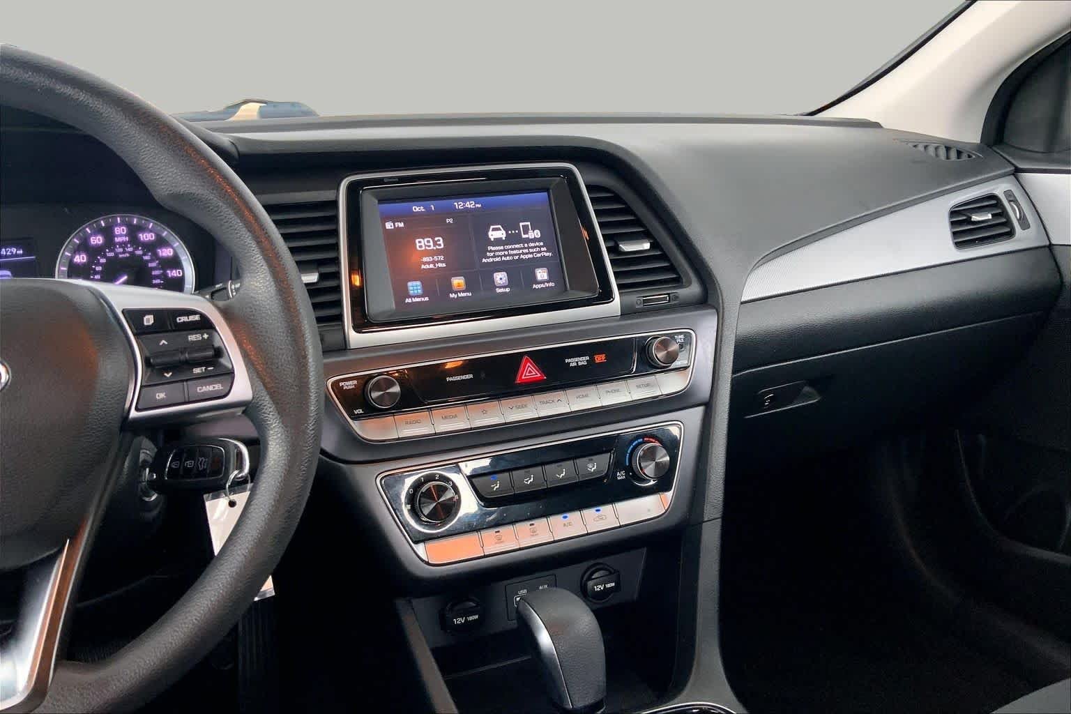 Used 2019 Phantom Black Hyundai SE image 7
