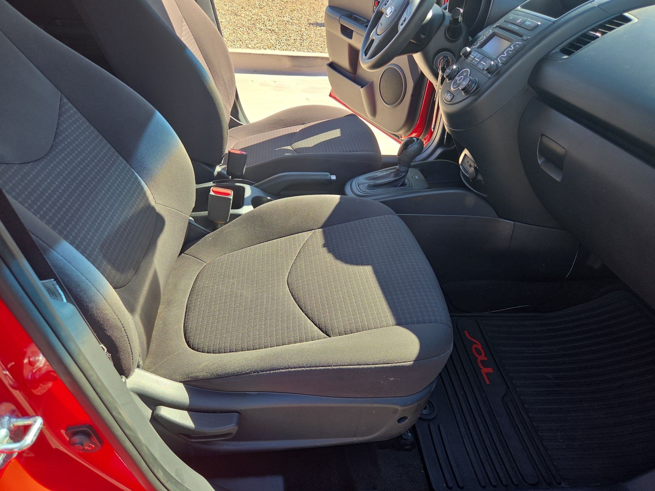 Used 2013 Molten Kia Base image 26