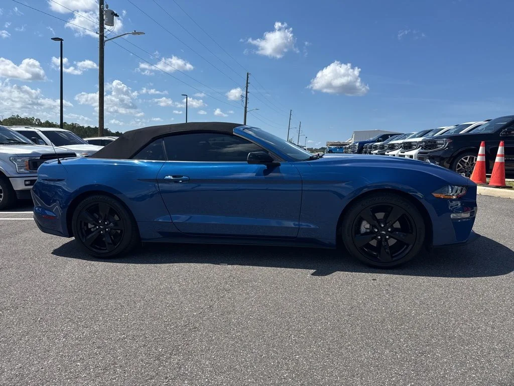 2022 Ford Mustang EcoBoost Convertible's photo