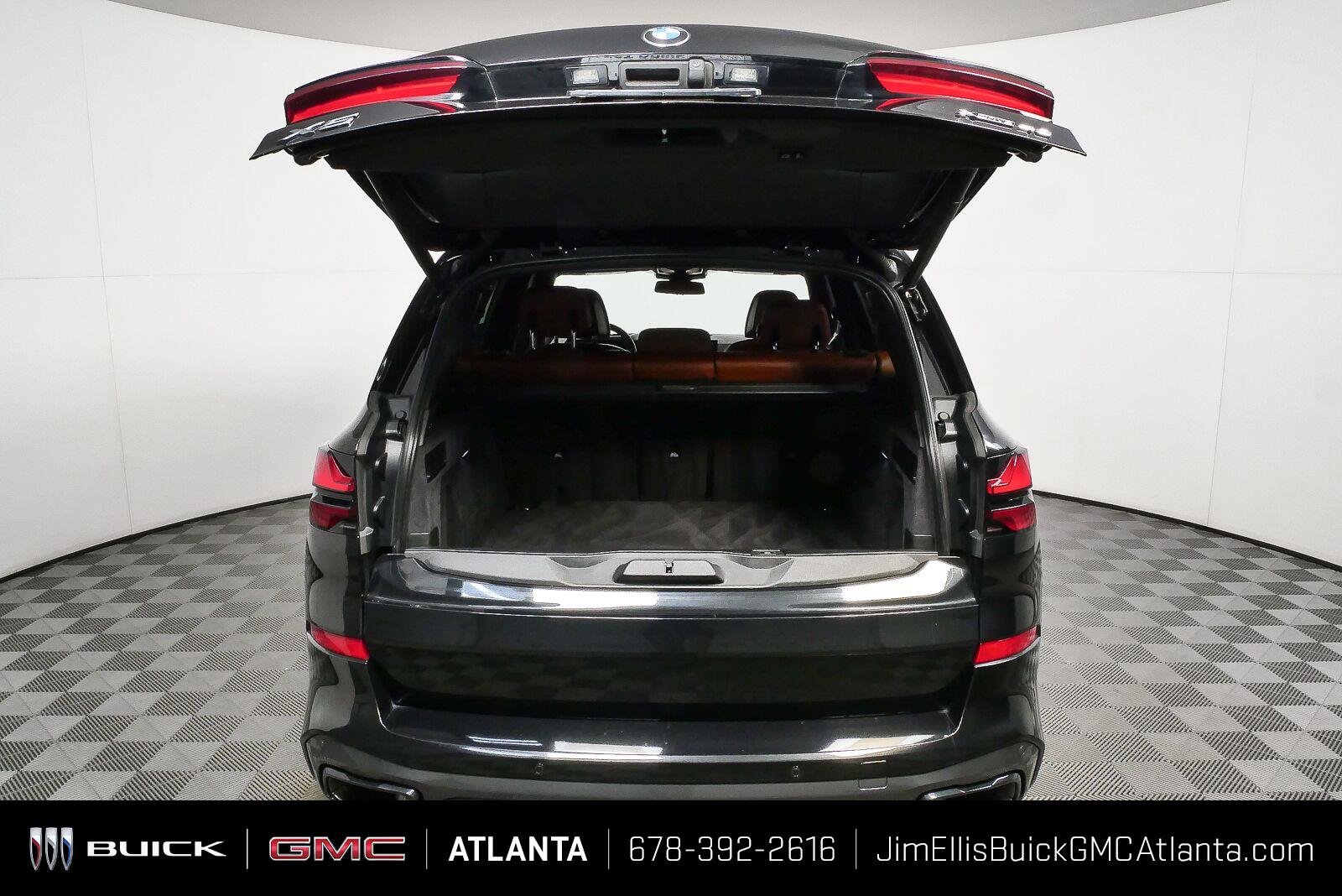 Used 2024 Black Sapphire Metallic BMW xDrive40i image 29