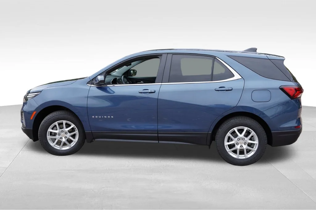 Used 2024 Lakeshore Blue Metallic Chevrolet LT image 9