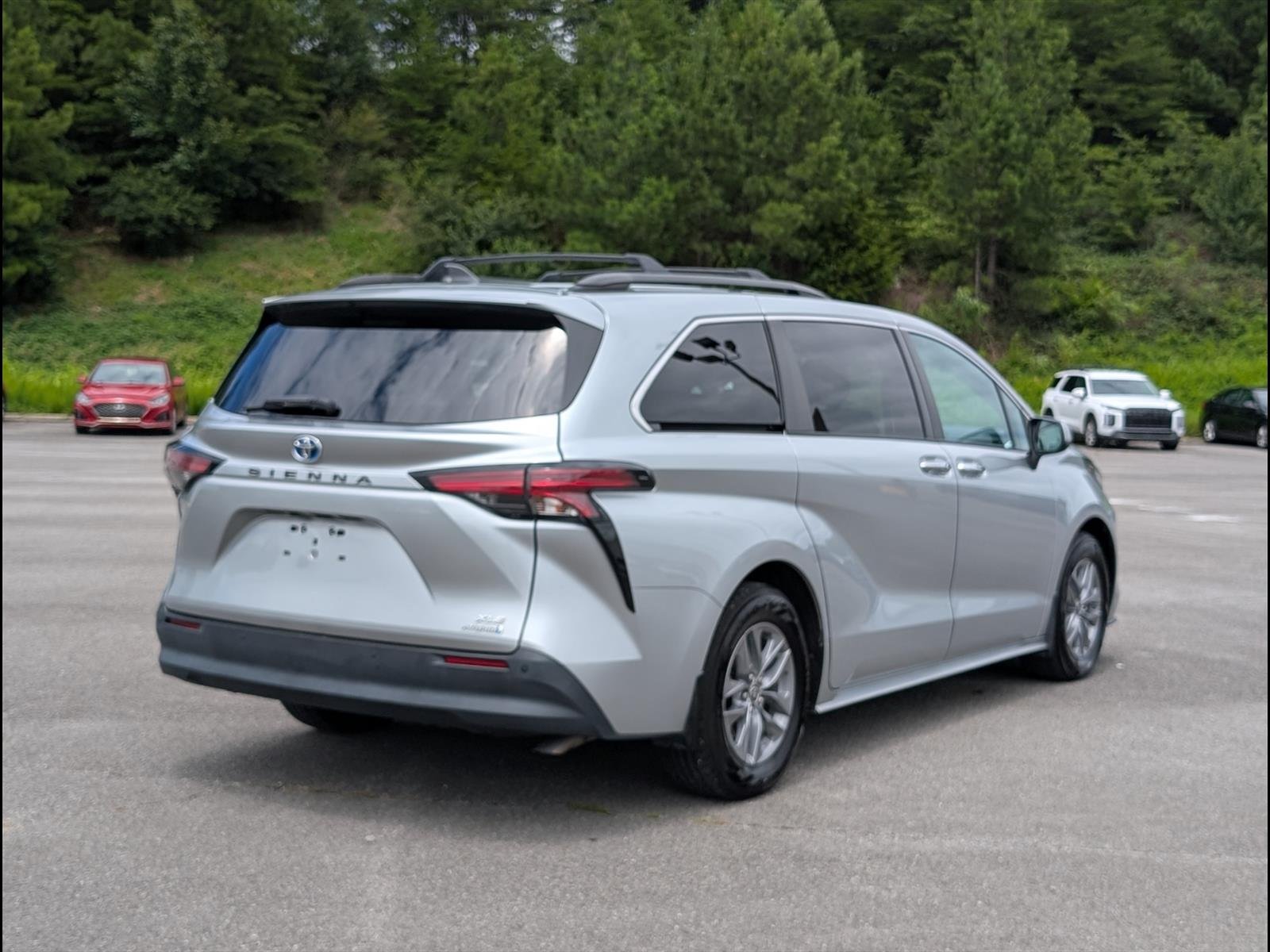 2022 Toyota Sienna XLE - Photo 7