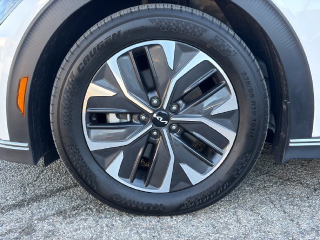 Certified Used 2024 Snow White Pearl Kia Light image 11