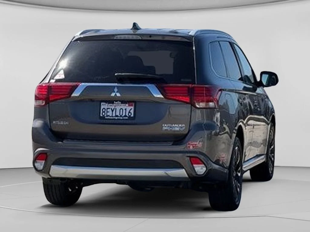 Used 2018  Mitsubishi SEL image 35