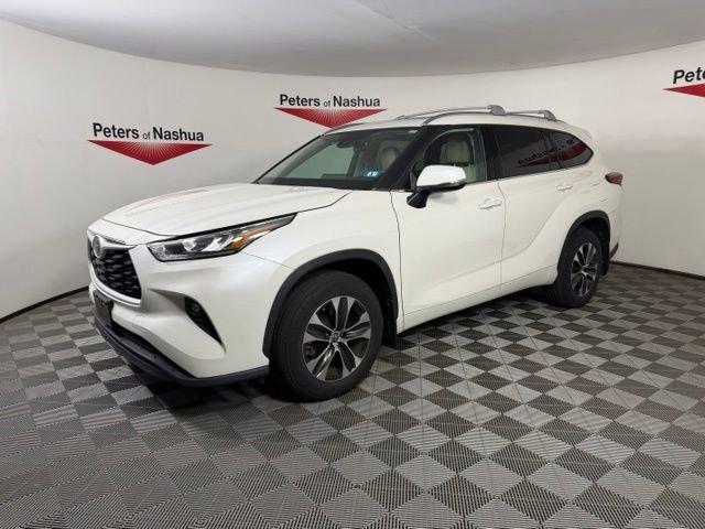 Used 2020 Blizzard Pearl Toyota XLE image 2