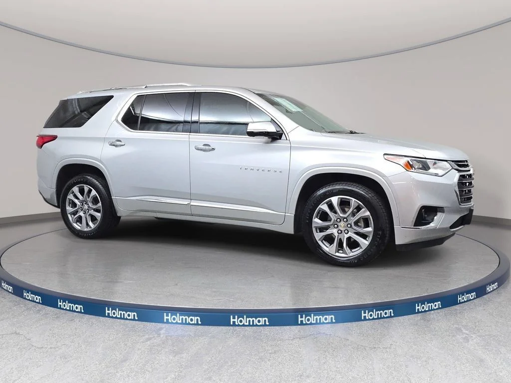 Used 2020 Silver Ice Metallic Chevrolet Premier image 4