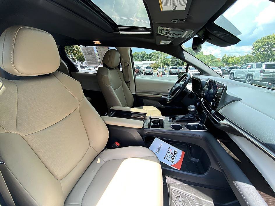 Used 2021 Blizzard Pearl Toyota XLE image 22