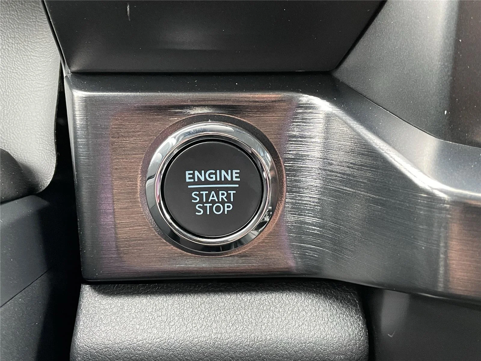 New 2026 Oxford White Ford LARIAT image 19