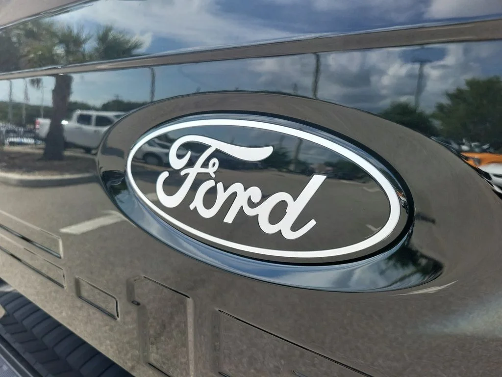 New 2026 Agate Black Metallic Ford XLT image 7