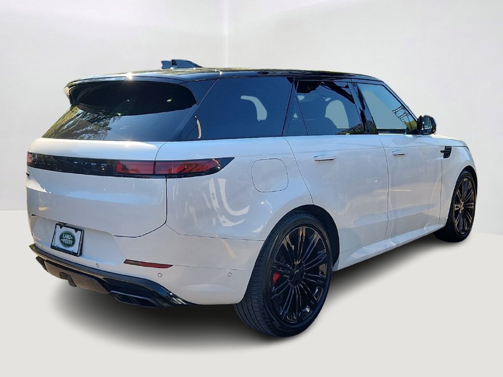 Used 2024 Ostuni Pearl White Metallic Land Rover Dynamic SE image 4