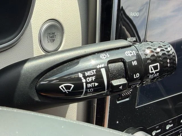 Used 2022 Silver Hyundai SEL image 31