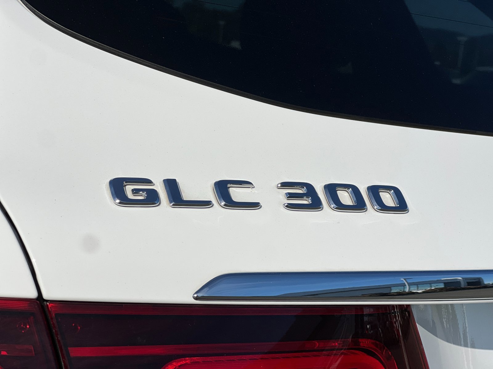 Used 2022 White Mercedes-Benz GLC 300 image 25