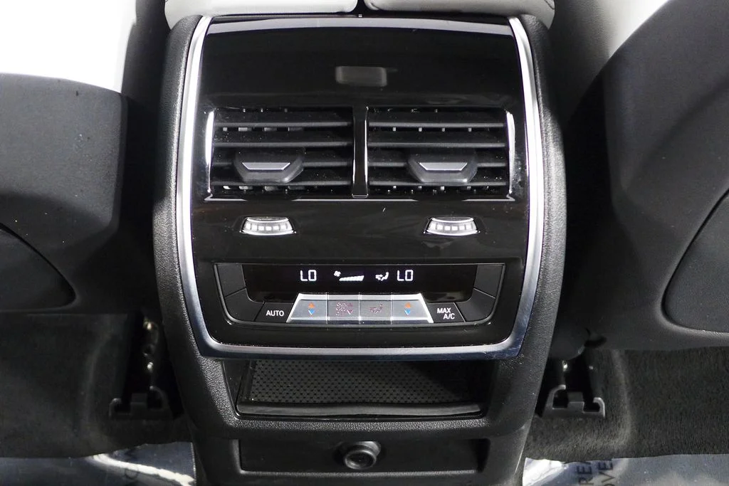 Used 2024 Gray BMW xDrive40i image 22