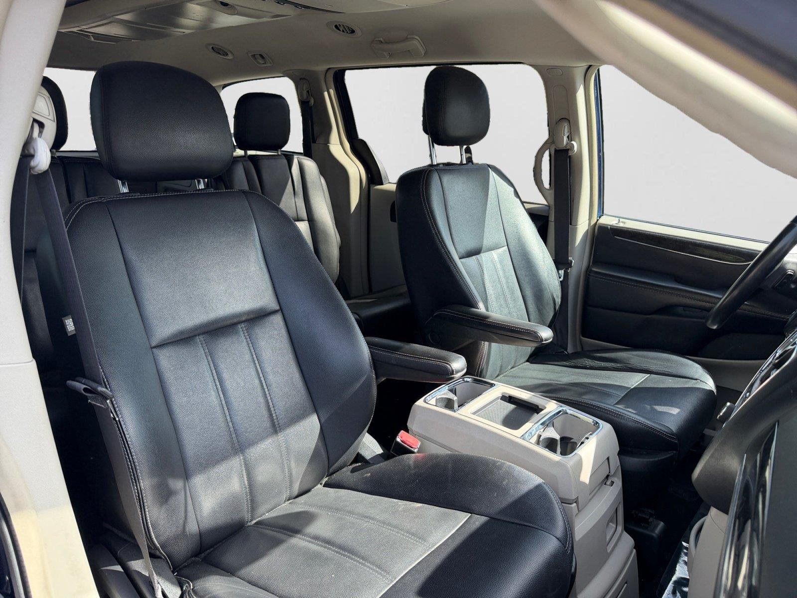 2015 Chrysler Town & Country Touring - Photo 20