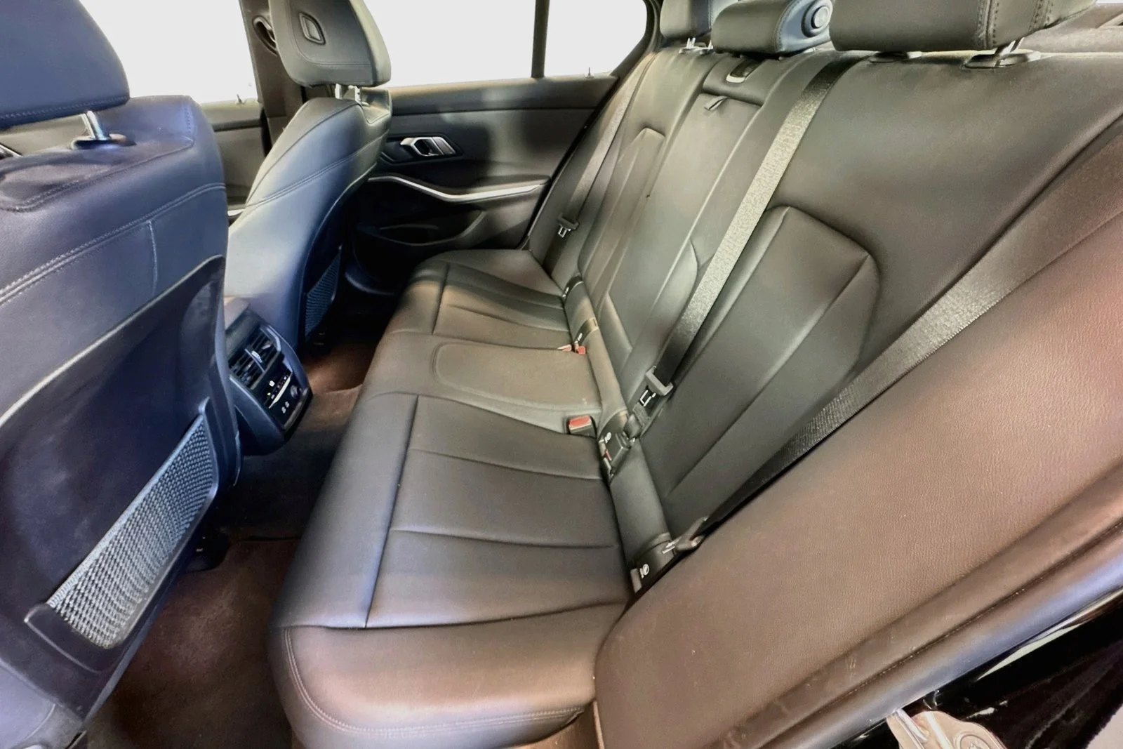 Used 2020 Jet Black BMW 330i image 21