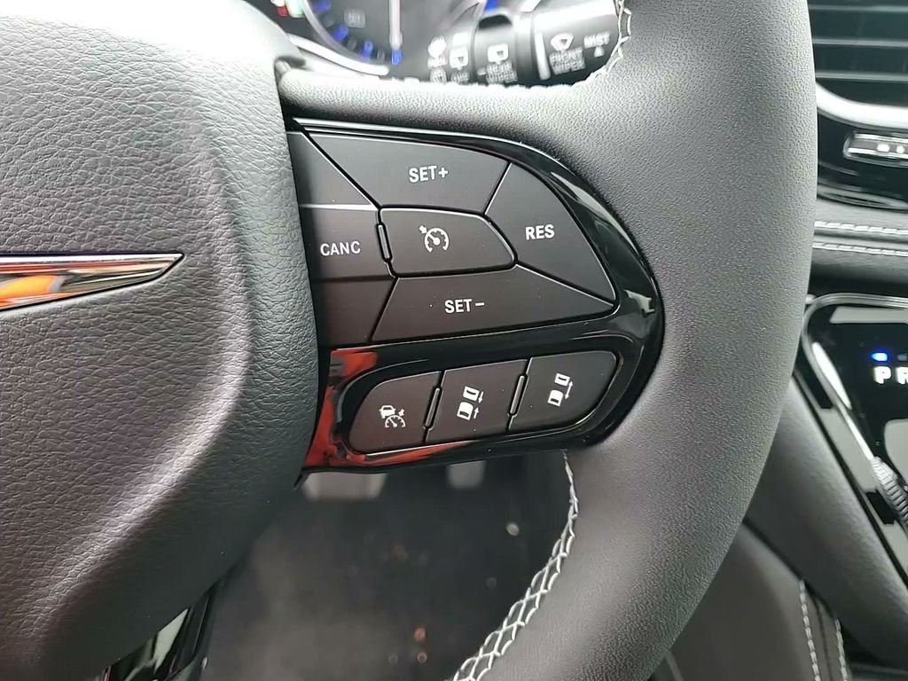 2026 Chrysler Pacifica Limited - Photo 18