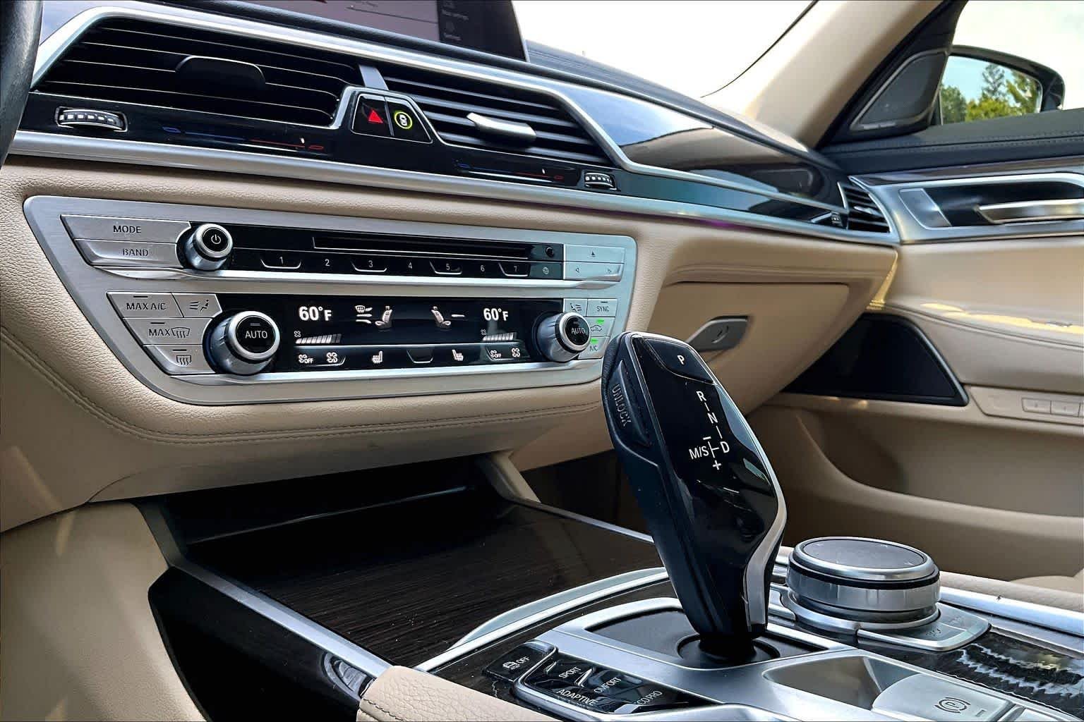 2020 BMW 7 Series 740i - Photo 36
