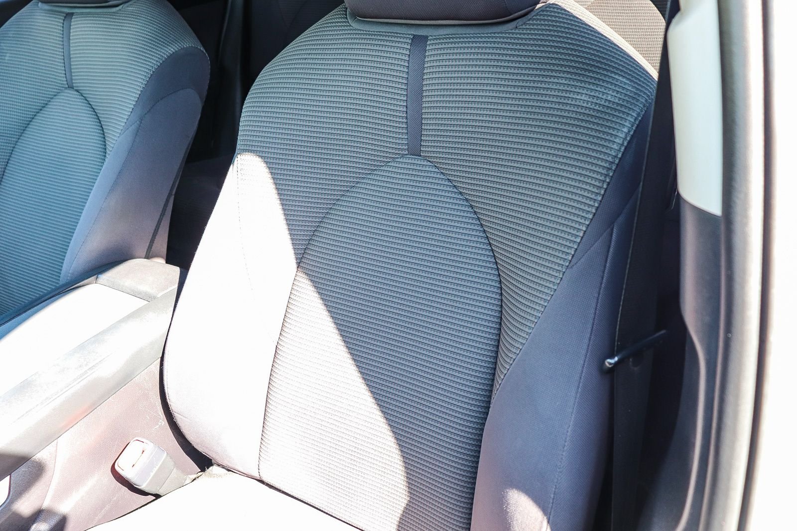 Certified Used 2021 Blizzard Pearl Toyota L image 31