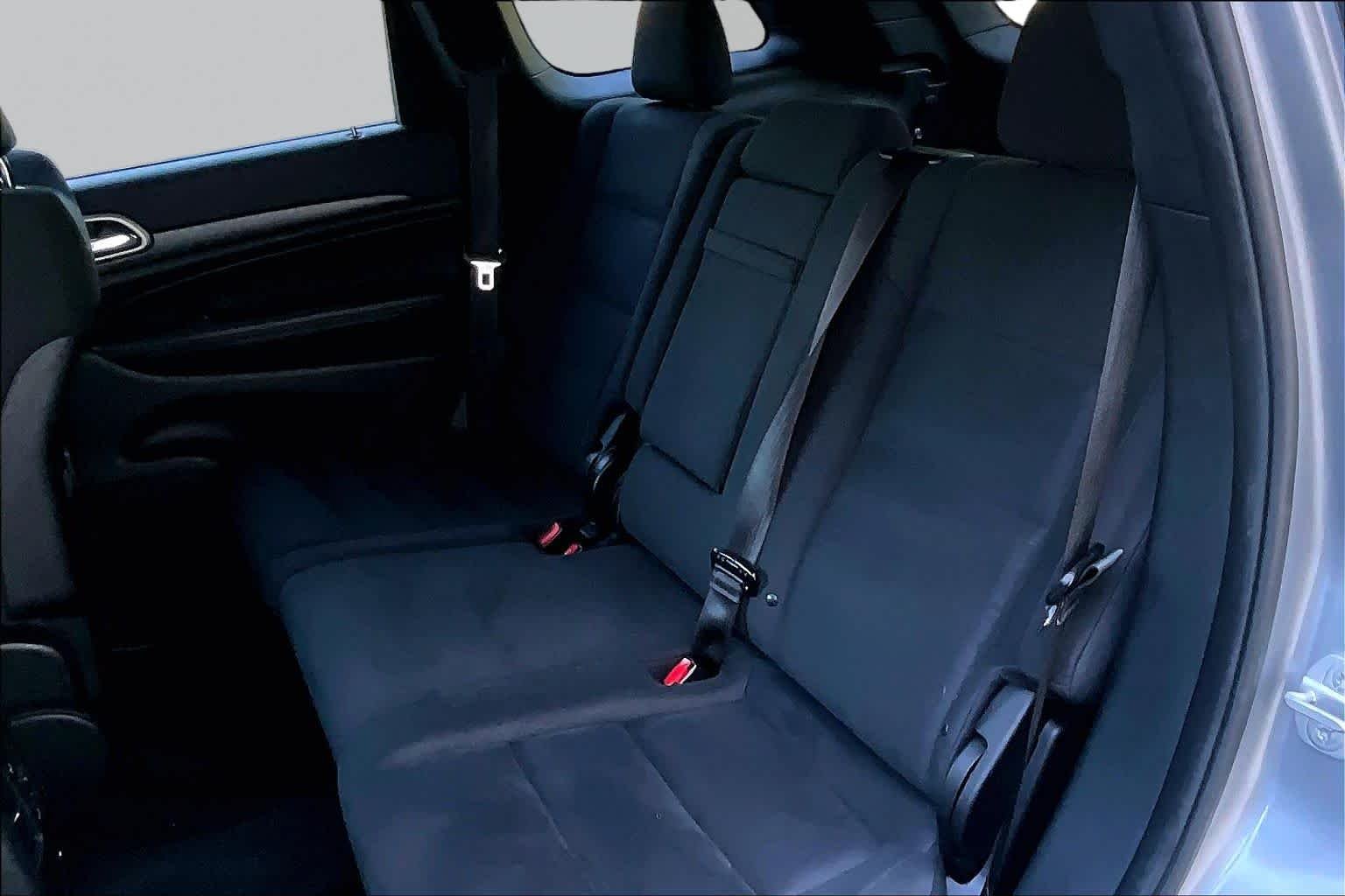 Used 2015 Billet Silver Metallic Clearcoat Jeep Laredo image 20