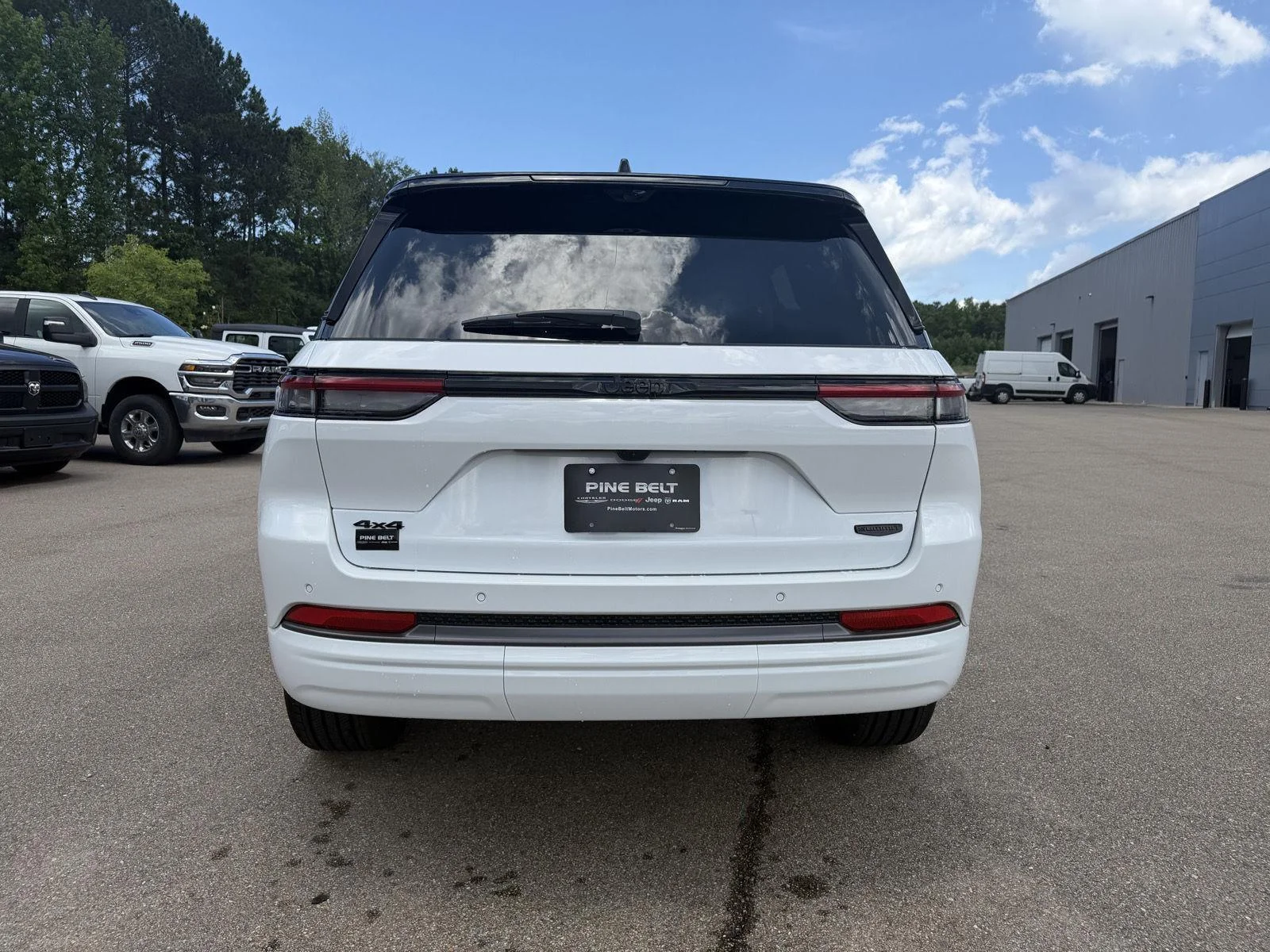 New 2026 Bright White Clear-Coat Exterior Paint Jeep Summit image 5